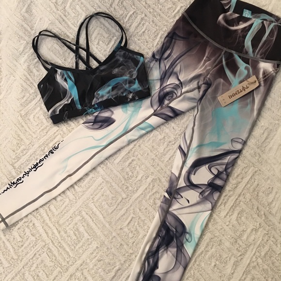 Lululemon Style_Swirl Strappy Bra and Legging Set - Picture 3 of 6